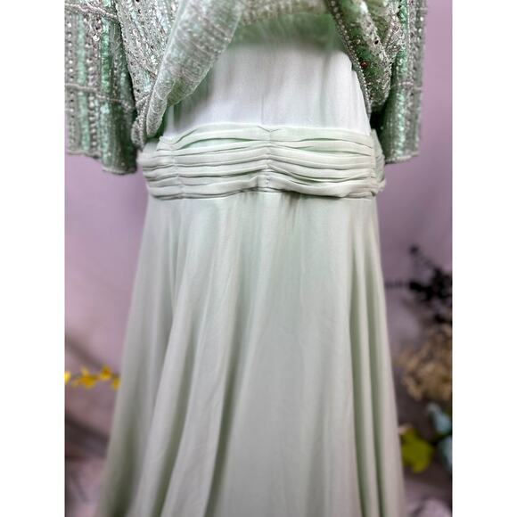 Mac Duggal  Green Chiffon Gown w/ Fully Beaded 3/4 Sleeves Size 16 - Picture 11 of 16
